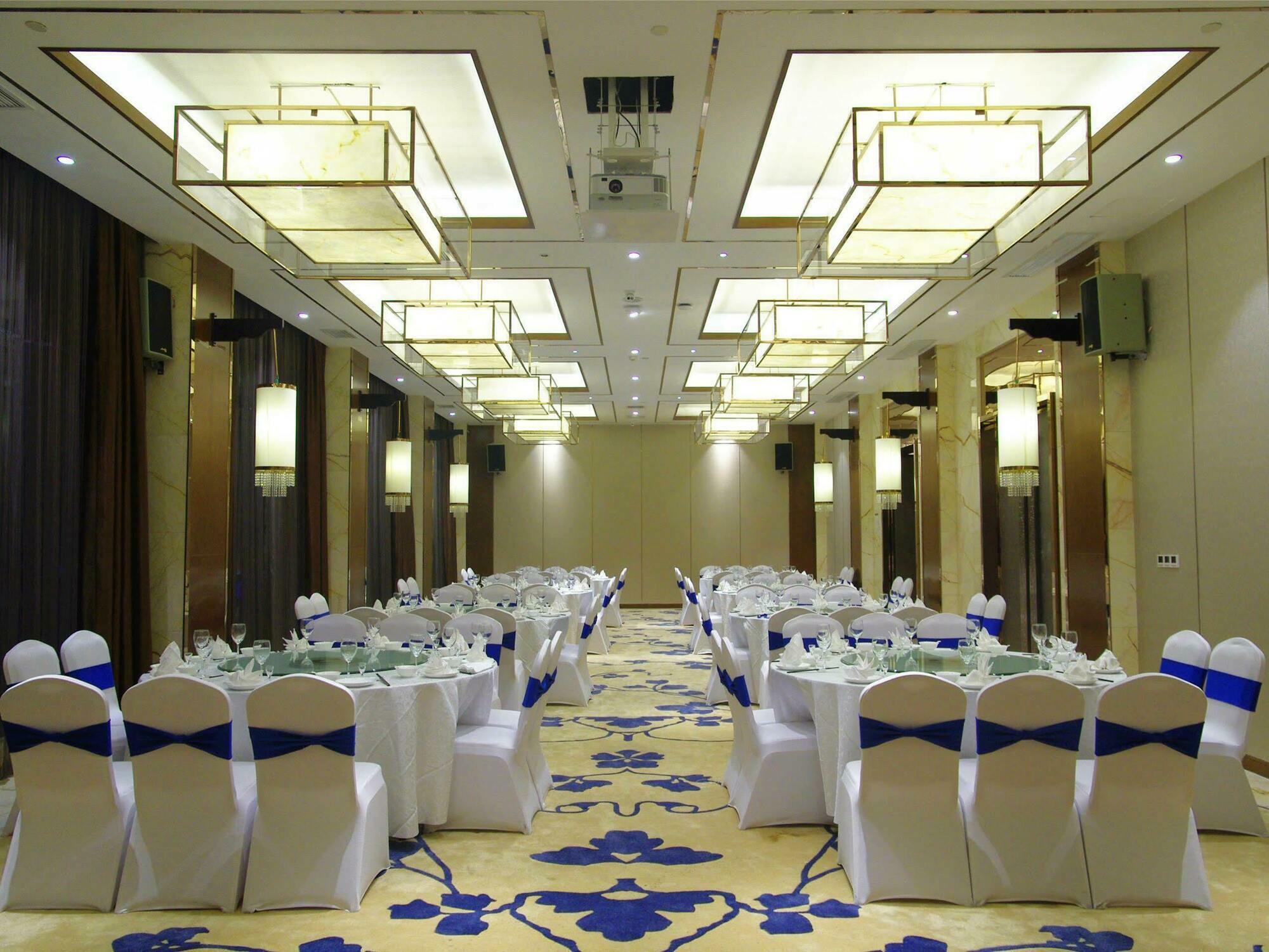 Argyle Grand Hotel Xingyi  Ngoại thất bức ảnh